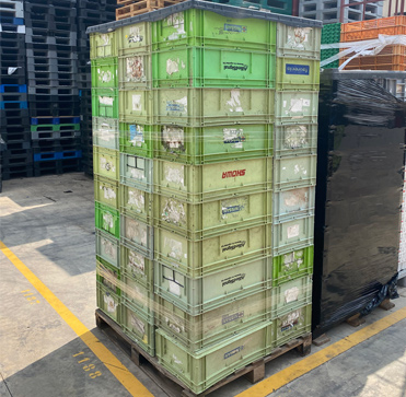 ¿Busca soluciones prácticas y económicas para el almacenaje y transporte de mercancías? En Sobrantesdestocks.com tiene justo lo que necesita, lotes de envases industriales con hasta el 80% de descuento. Son lotes procedentes de cierres y liquidaciones de empresas que te pueden resultar muy rentables, de hecho podrás comprar cajas de plástico usadas en buen estado, contenedores y otros, disponibles en diferentes tamaños y colores, rejilladas, sólidas, agrícolas, etc con precios muy por debajo de envases nuevos.